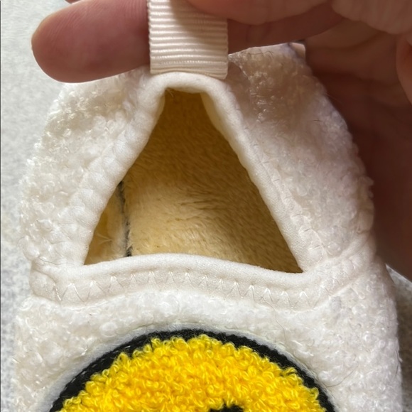White kids : toddler Fuzzy Slippers with Yellow Smiley Face - Picture 7 of 7